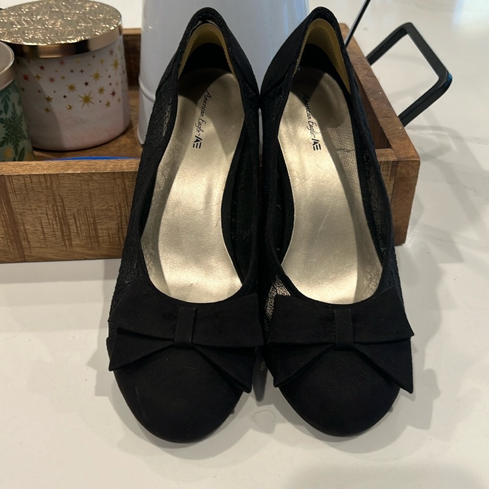 American Eagle, velvet and lace heels, dress, shoes, low heel pumps. Size 5.